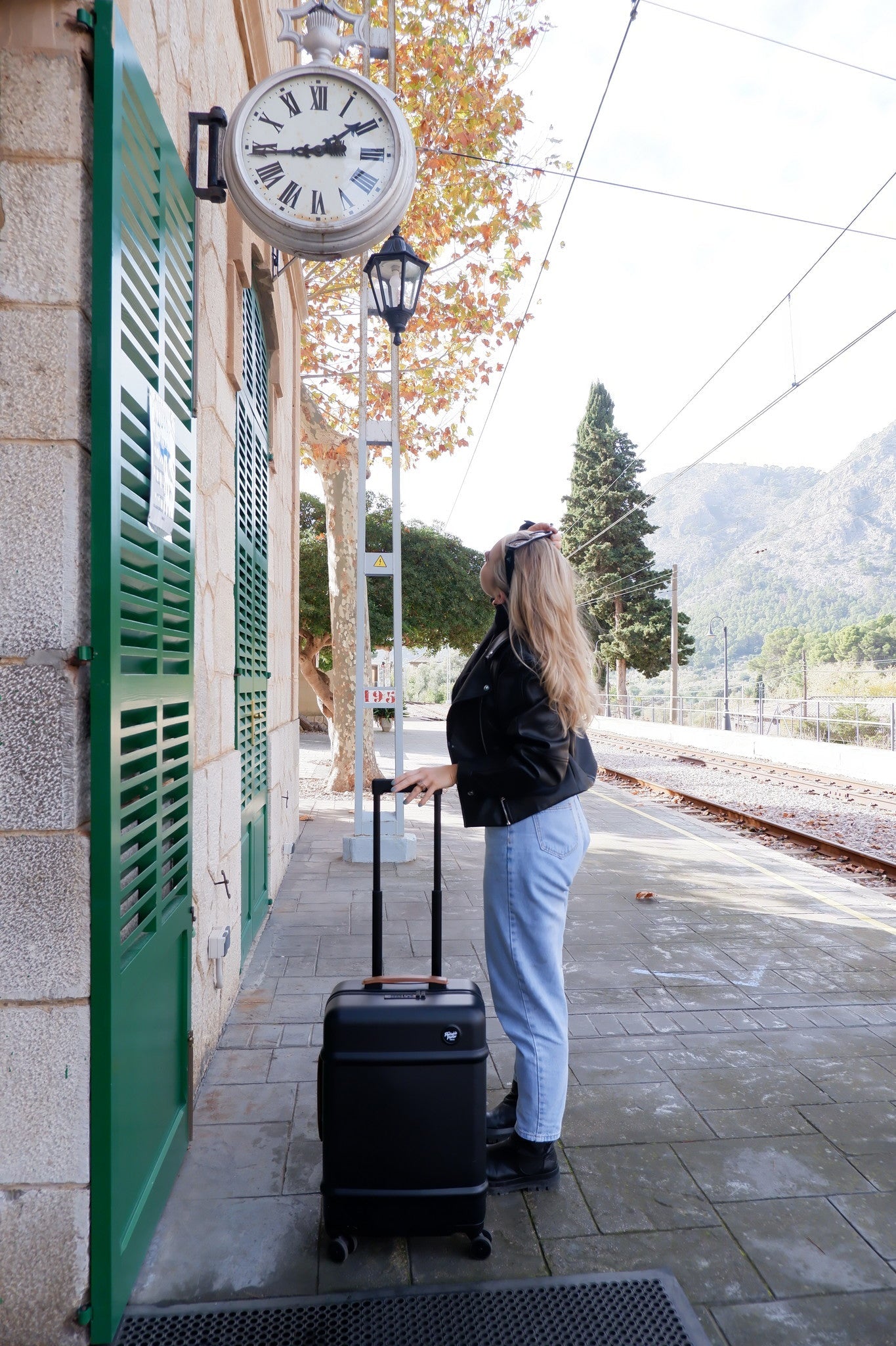 Embracing the Transition: From Summer Holidays to Winter Workdays - The Portable Porter Company